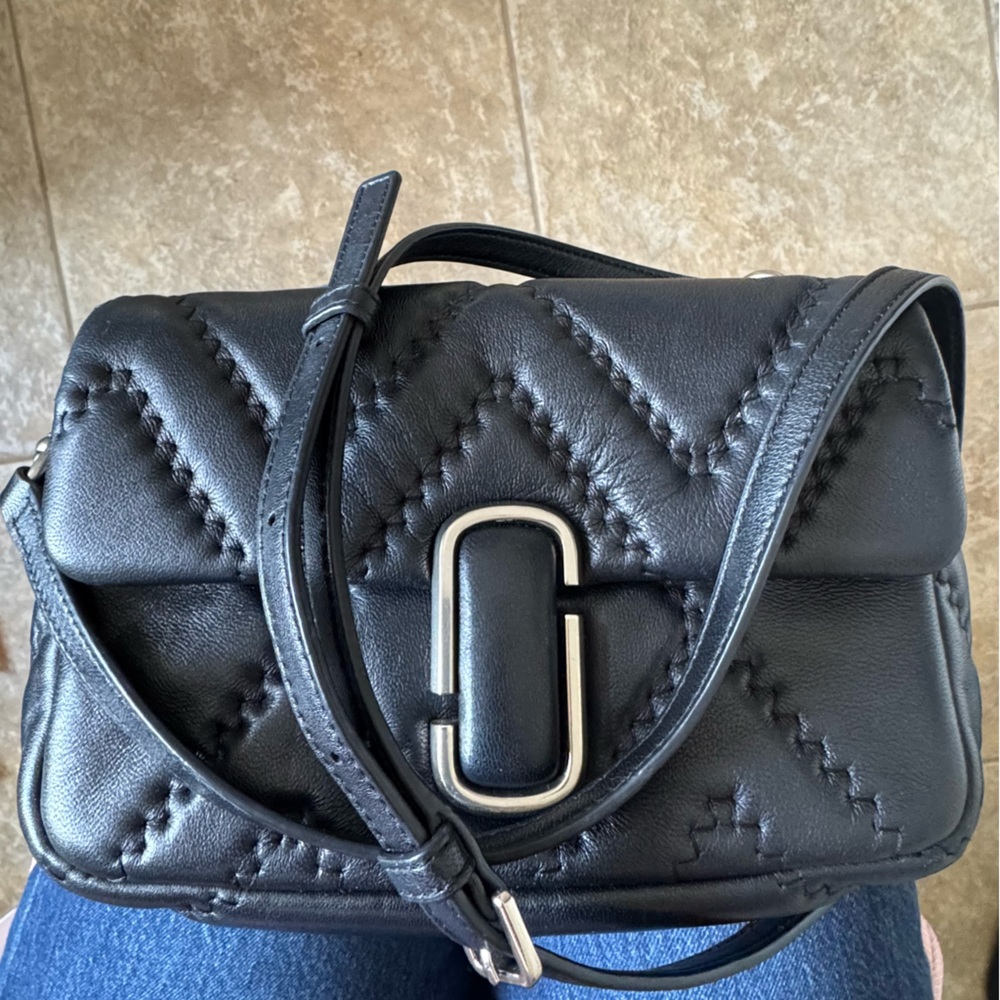 THE QUILTED
LEATHER J MARC
SHOULDER BAG